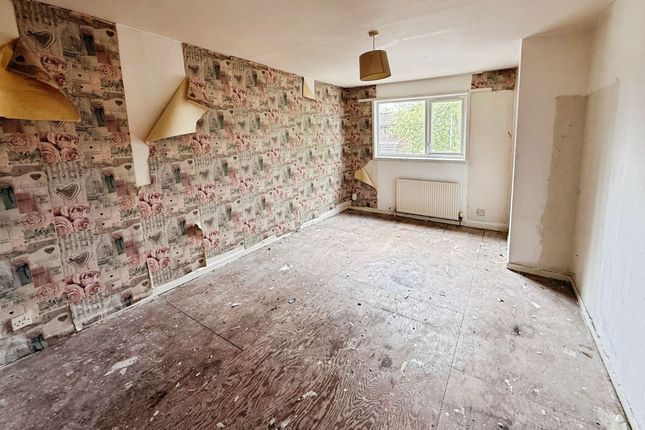 1 Maple Close, Telford photo 2