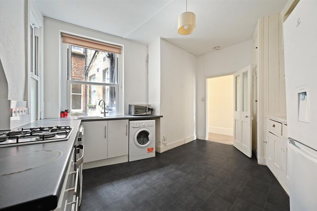 Flat 12, Digby Mansions, Hammersmith Bridge Road, London photo 4