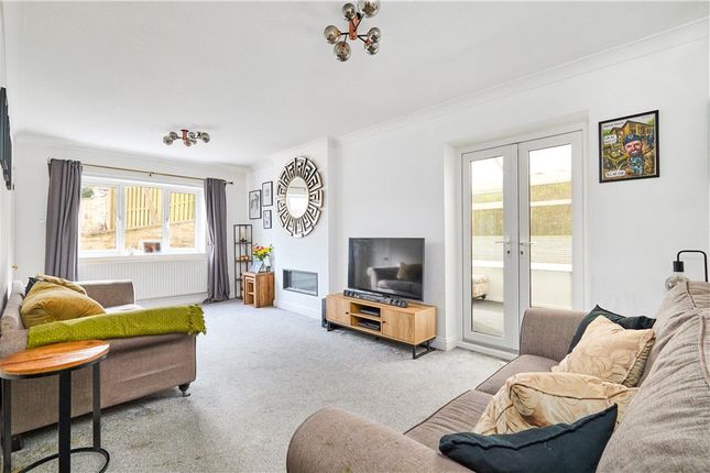 3, East Causeway Crescent, West Yorkshire photo 2