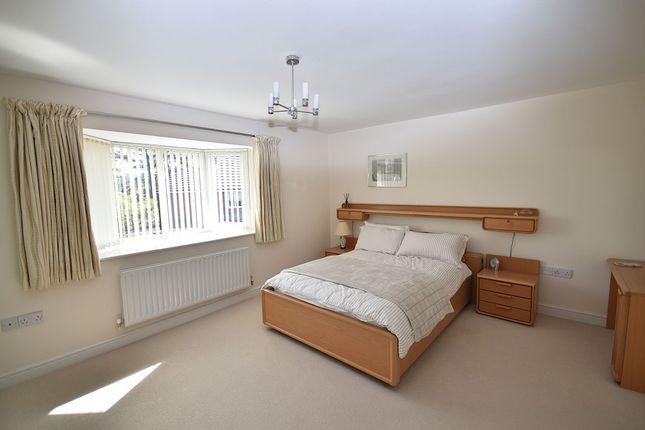 6 Langley Drive, Macclesfield photo 4