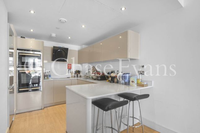 Flat 2401, (71), Altitude Point, Aldgate photo 2
