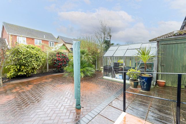77 Potters Drive, Great Yarmouth photo 2