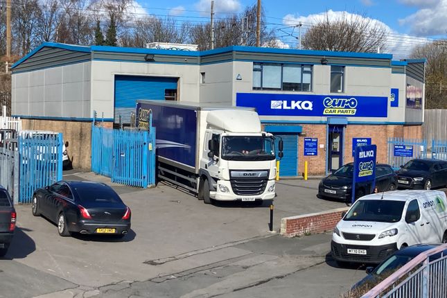 Warehouse to let in Gelderd Road, Leeds