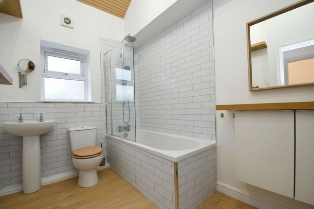16 Green Lane, Manchester photo 2