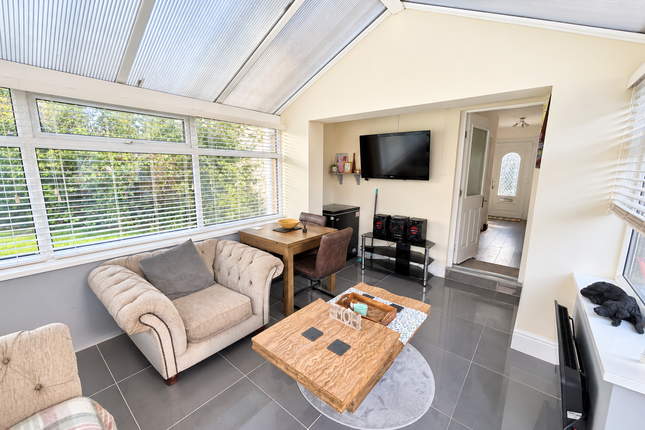 14 Heolddu Avenue, Bargoed photo 4