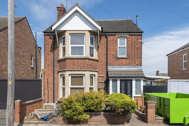 3 bed detached house for sale in Westfield Road, Bedford MK40