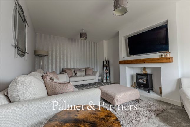 21, Chamomile Close, Suffolk photo 4