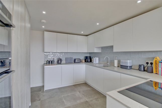 28, West End Drive, Leeds photo 4