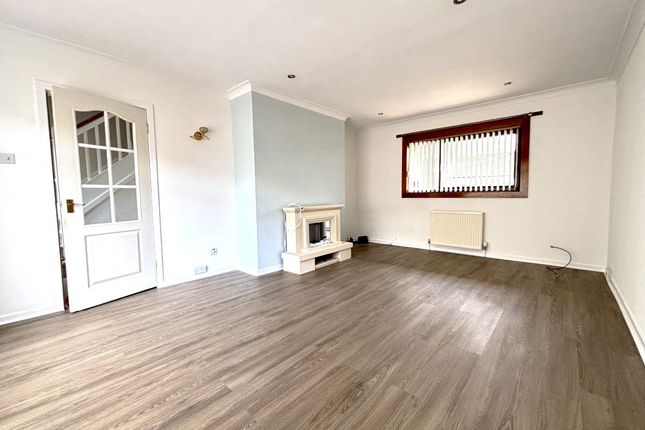 11 Foulford Place, Cowdenbeath photo 2