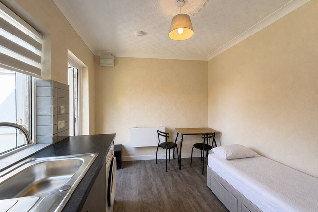 42, Wyndale Avenue, London photo 3