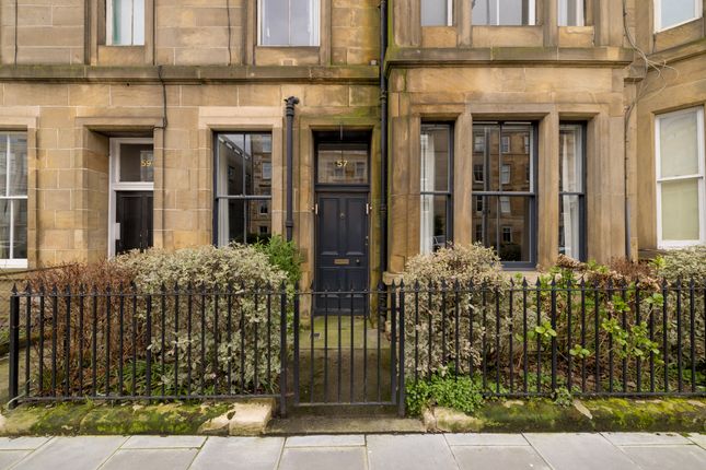 Thumbnail Flat for sale in East London Street, Edinburgh