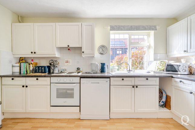 13, Fruiterers Close, Sittingbourne photo 2