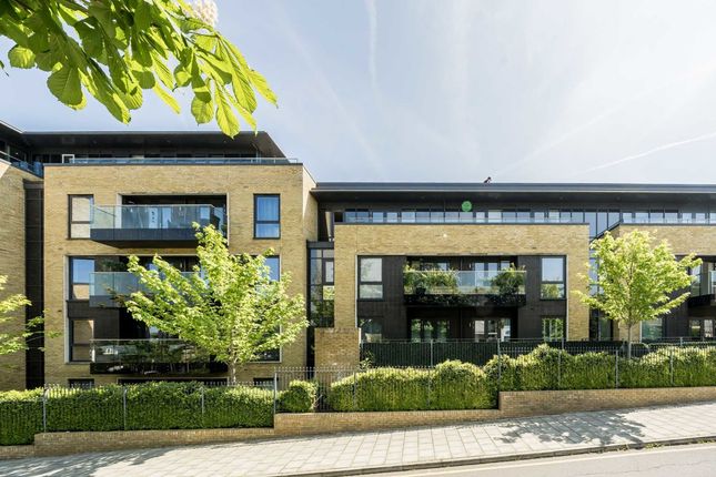 Thumbnail Flat for sale in Westleigh Avenue, London