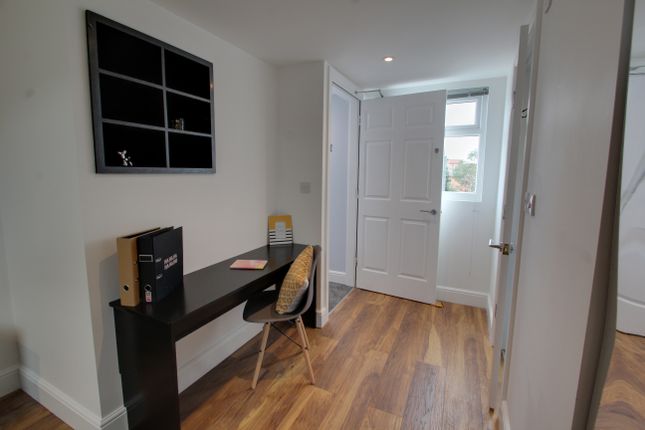 Room to rent in Knighton Lane, Leicester