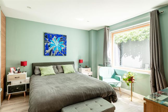 12, Trevanion Road, London photo 4