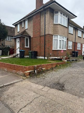 815 Harrow Road, Wembley photo 2