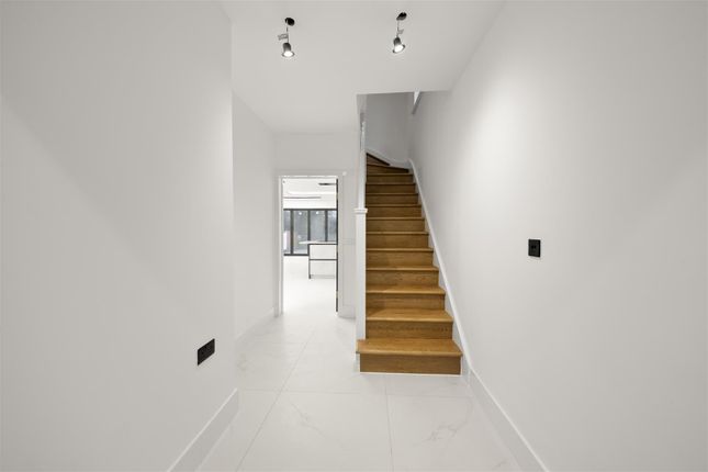 64, The Heights, Northolt photo 5