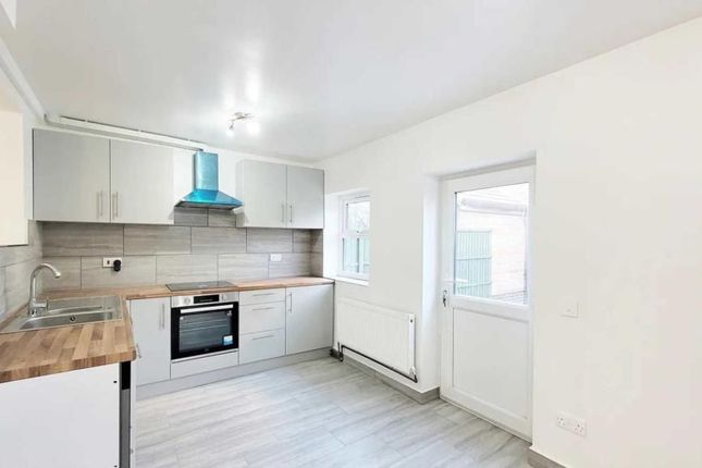 Terraced house to rent in Garnet Walk, London