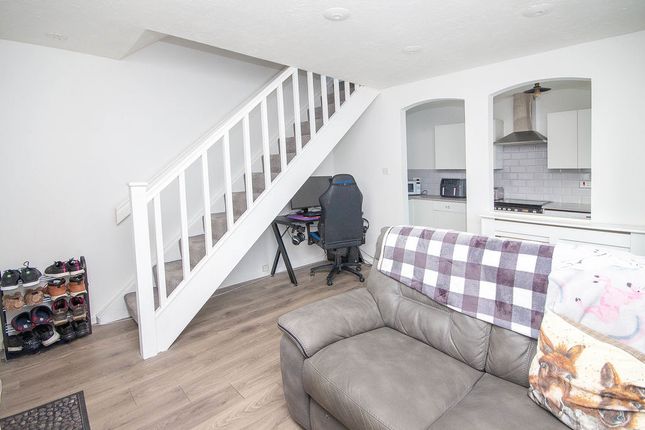 29, Alder Hill Drive, Southampton photo 4