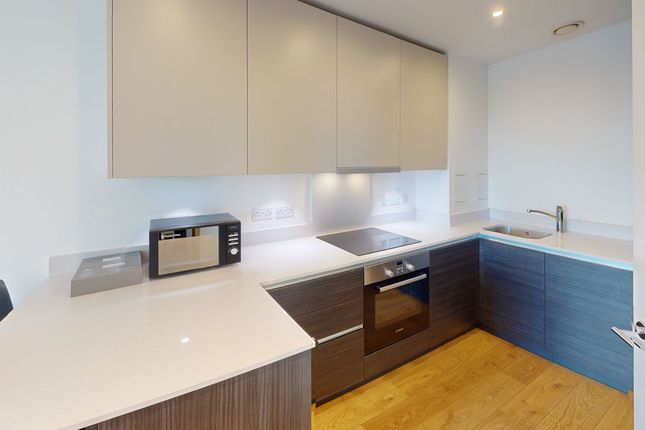 Flat 95, Pinnacle Apartments, Croydon photo 4