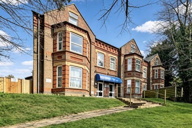 2-bed flat on Flat 9, Tavistock Court, London Road, Luton, £130,000