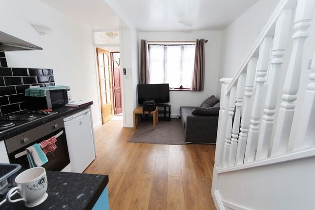 Thumbnail Flat to rent in Bergholt Avenue, Ilford