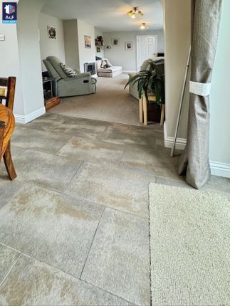 13, The Worthings, Weston-Super-Mare photo 3