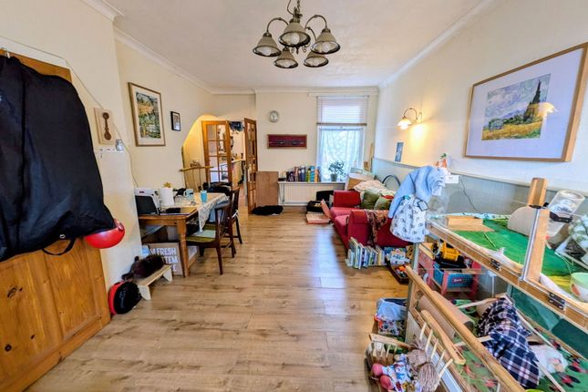 4, Heol Trefrhiw, Ammanford photo 3