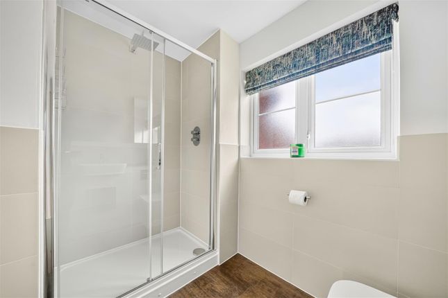 69, Five Oaks Lane, Chigwell photo 4