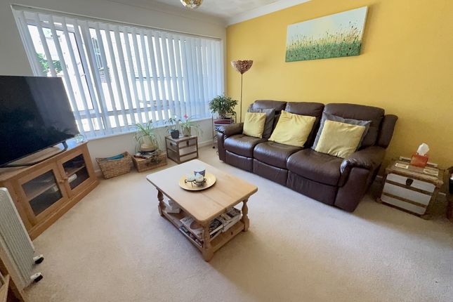 14 Earls Court, Torquay photo 4