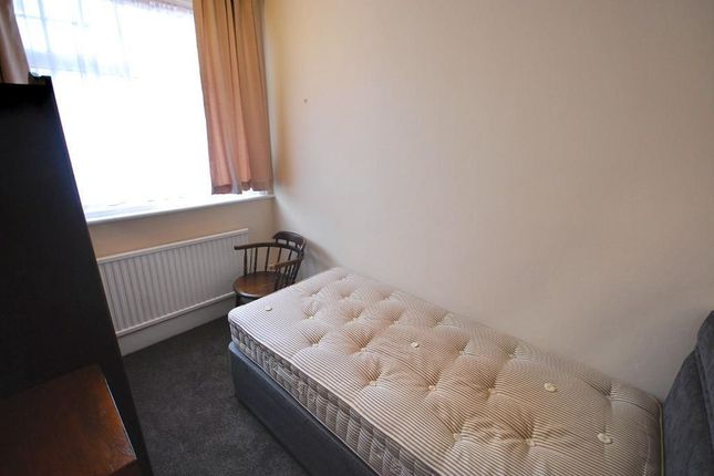 71A THURLBY ROAD, WEMBLEY photo 4