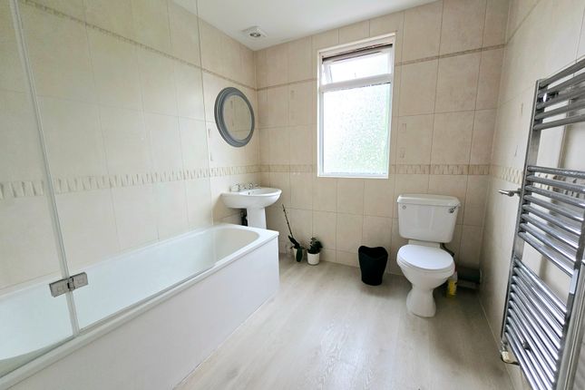 GF Rear, Cairnfield Avenue, London photo 3