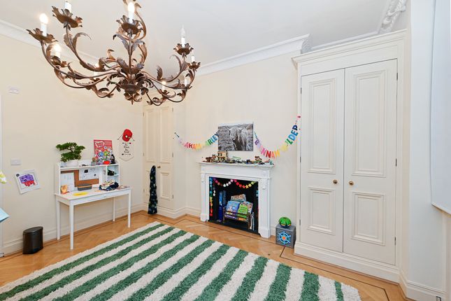 Flat for sale in Bina Gardens, London