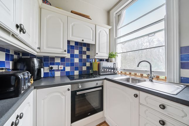 Flat 11, Pine Trees, Portsmouth Road, Esher photo 2