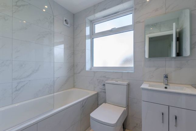 Thumbnail Flat for sale in Queens Walk, Harrow