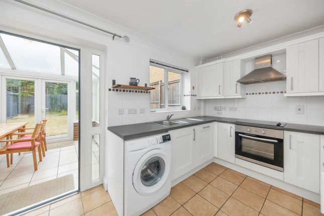 2 Woodcock Road, Royston photo 2