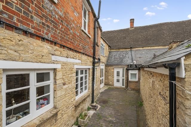 Flat E, 79, High Street, Witney photo 4