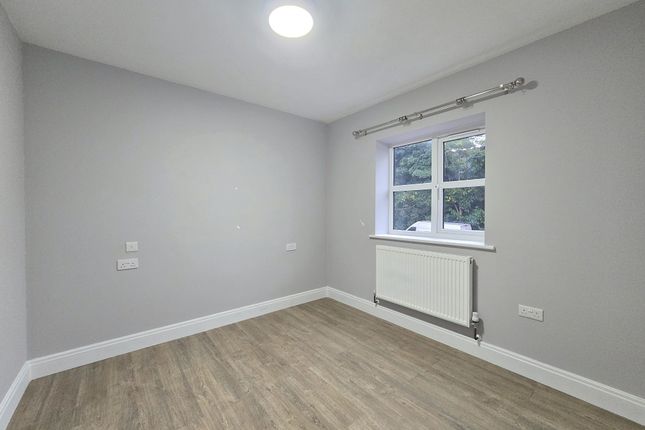 24, Crescent Drive, Aldershot photo 4