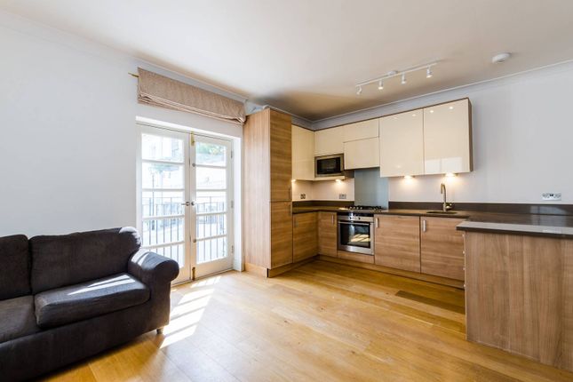 Thumbnail Flat to rent in Gloucester Road, South Kensington, London