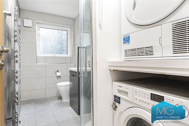 Flat for sale in Oakleigh Road North, Whetstone, London
