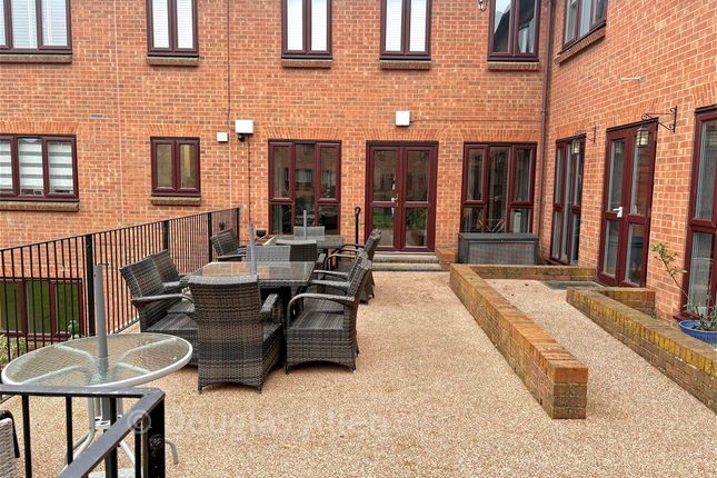 Regency Lodge, Albert Road, Buckhurst Hill photo 4