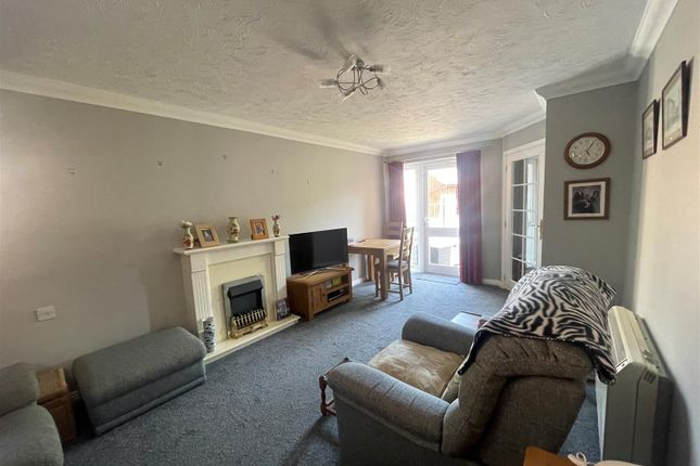 6, Castle Lodge, Chippenham photo 2