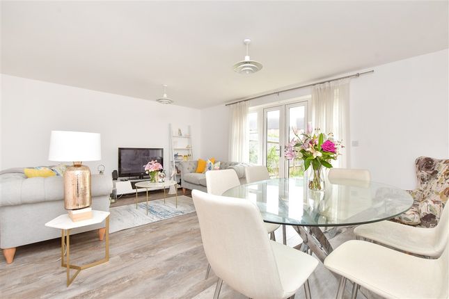 4-bed semi-detached on Bourne Avenue, Horley, £525,000