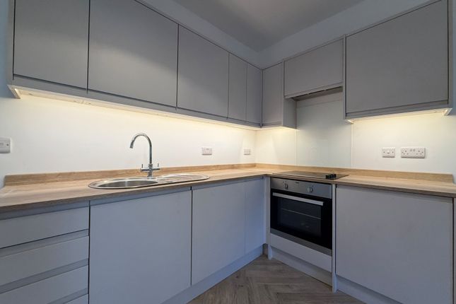 Flat 4, 34, Wilbury Gardens, Hove photo 2