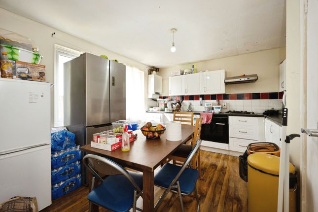 59, Chapman Avenue, Milton Keynes photo 4