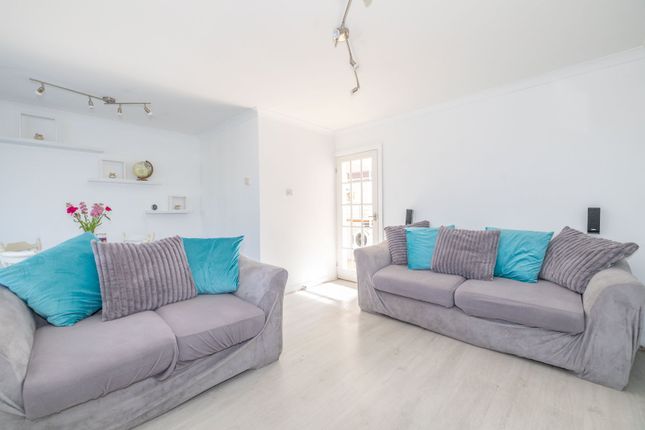 16, Berkeley Close, Faversham photo 2