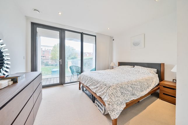 Flat 3, 17, Faraday Road, London photo 4