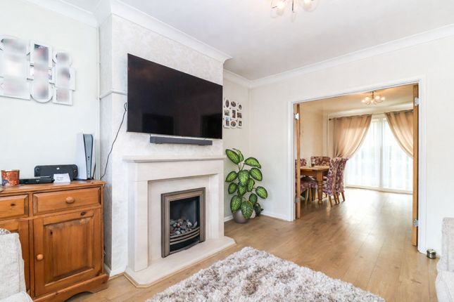 63 Kingswood Road, Watford photo 3