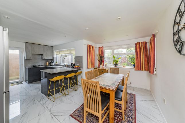 4 Loddon Close, Abingdon photo 2