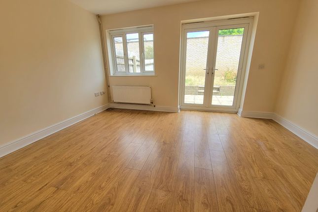 6, Thorney Hall Close, Stowmarket, Suffolk, IP14  photo 2